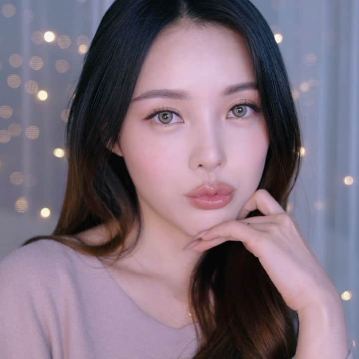 ポニーのインスタグラム：「#광고 🌸NUDE BLOOMS 🌸  All of my favorite @nudestix products in one & perfect for everyday makeup!    I became fascinated with Nudestix and the motto to "Go Nude But Better". The idea of simplifying and using products in multiple ways became the perfect solution for myself - especially during travels. The NUDE BLOOMS kit curated by myself, BITTI and Nudestix encapsulates Nudestix's core message of "Go Nude But Better" at the same time combining one of my favorite makeup terms, 'MLBB' My Lips But Better.   Bloom with the Nude by combining the best of 'GNBB' and 'MLBB' with the NUDE BLOOMS kit.   WHAT’S IN THE KIT! ✨Nudies Bloom - Cherry Blossom Babe ✨Nudies Glow - Illumi-Naughty ✨Magnetic Luminous Eye Color - Praia ✨Lip Glace - Nude 04 ✨Makeup Pouch  Xoxo – Pony 😘   #nudestix #ad #nudestixambassador」