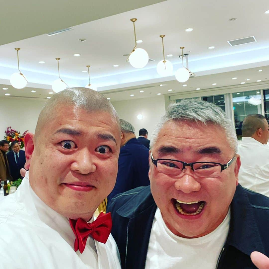 WATANABETAKAYOSHIさんのインスタグラム写真 - ( WATANABETAKAYOSHIInstagram)「I received an award from the Japanese ministry of agriculture and fisheries. Im working to raise the primary suppliers such as fishermen and farmers.」11月10日 15時09分 - teruzushi
