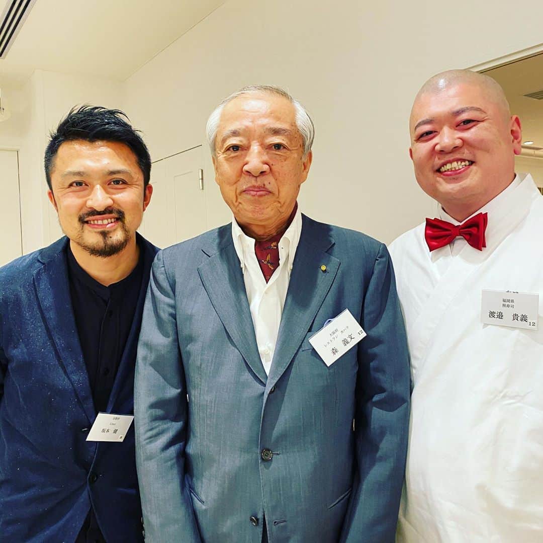  WATANABETAKAYOSHIさんのインスタグラム写真 - ( WATANABETAKAYOSHIInstagram)「I received an award from the Japanese ministry of agriculture and fisheries. Im working to raise the primary suppliers such as fishermen and farmers.」11月10日 15時09分 - teruzushi