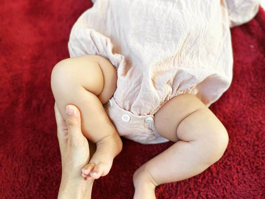 古屋敷沙耶さんのインスタグラム写真 - (古屋敷沙耶Instagram)「おいしそうなクロワッサン🥐みーっけ☺︎ . . . . . #赤ちゃんの足 #ムチムチ太ももたまらん #あかちゃんのいる暮らし」11月10日 15時19分 - mrt.furuyashiki