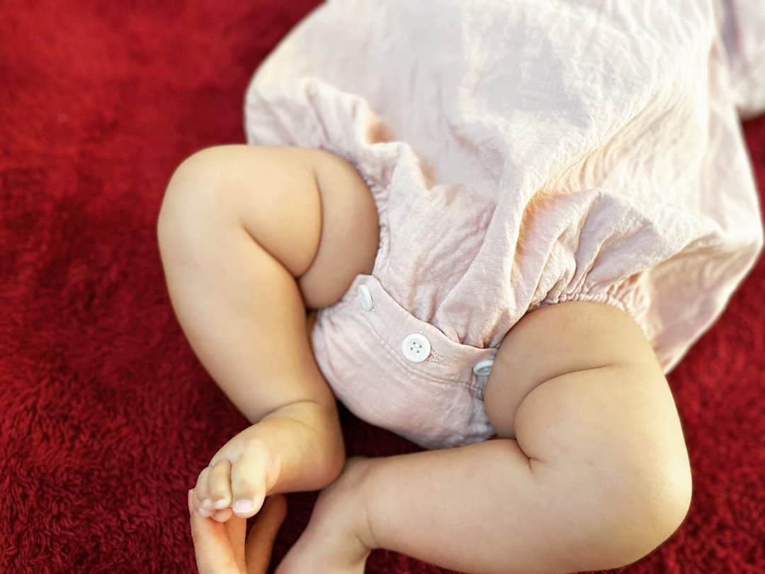 古屋敷沙耶さんのインスタグラム写真 - (古屋敷沙耶Instagram)「おいしそうなクロワッサン🥐みーっけ☺︎ . . . . . #赤ちゃんの足 #ムチムチ太ももたまらん #あかちゃんのいる暮らし」11月10日 15時19分 - mrt.furuyashiki