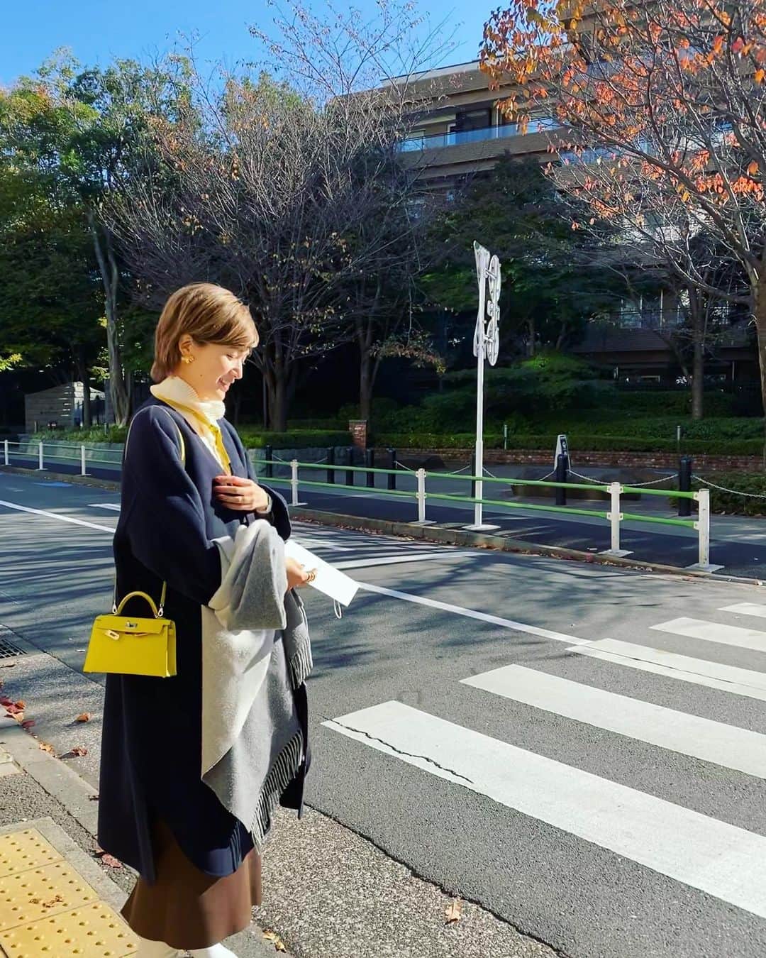 廣瀬規子のインスタグラム：「寒いけど、暖かいような日。 ・ 実は薬疹で金曜日から入院していました。 なんか、急に発疹が出てきて、、 朝イチで近所の皮膚科に行ったら、総合病院に紹介状→直ぐに入院、、。と、なりました。 ・ 自分でも何が起こっているのかよくわからないまま、、あれよあれよと、気が付けば病院でパジャマに着替え、病院食を食べていて、、、 ・ 家のこと、娘のことは、主人やシッターさんなどなど、皆さまに助けて頂き、、、最初一週間くらいと言われていたのですが、なんとか3泊で退院となりました。 ・ まだ発疹は残っていますが、赤みと痒みは殆ど引き、、、ホッとしております。 ・ 朝、退院して、、大好きなお店で軽くランチ✨ ・ 幸せなひとときでした。 ・ ・ #留守中お嬢は良い子にしていたと #でもわかってるんです #ちゃんとしなきゃと頑張っていたこと #赤ちゃんの時からそうでした #今日は沢山たくさん抱きしめます #お留守番本当にありがとう #ありがとうありがとうありがとう #やっぱり健康な体であることが大切だなぁとしみじみ #一方で #誰にでもそういう時はあるものですよと #言って頂いた一言に救われたりもしました #さぁて #自分のペースで健康第一で✨」