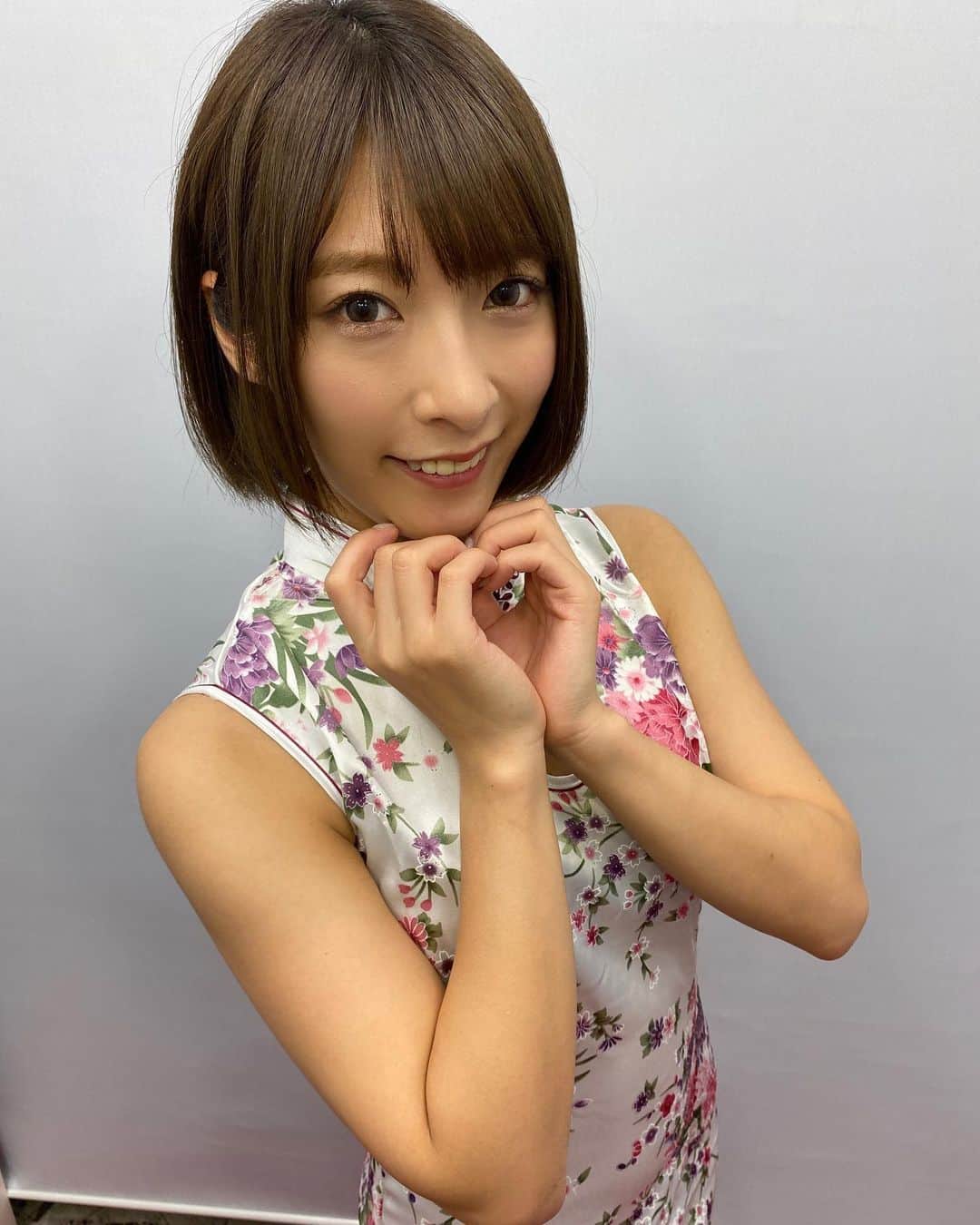 阿部乃みくのインスタグラム：「先日waapさんのイベントがありました！  久しぶりの店舗イベントにたくさんの方が駆けつけてくださって、2店舗目は初めての完売だったみたいです🥺✨  たくさんの方に会えてとっても嬉しかったです❤️ありがとうございました！  #waap #はじめての #レズキスは #阿部乃みくと #野外で #なんていかがでしょう #ってタイトルの作品です #見てね #mikuabeno  #AV女優」