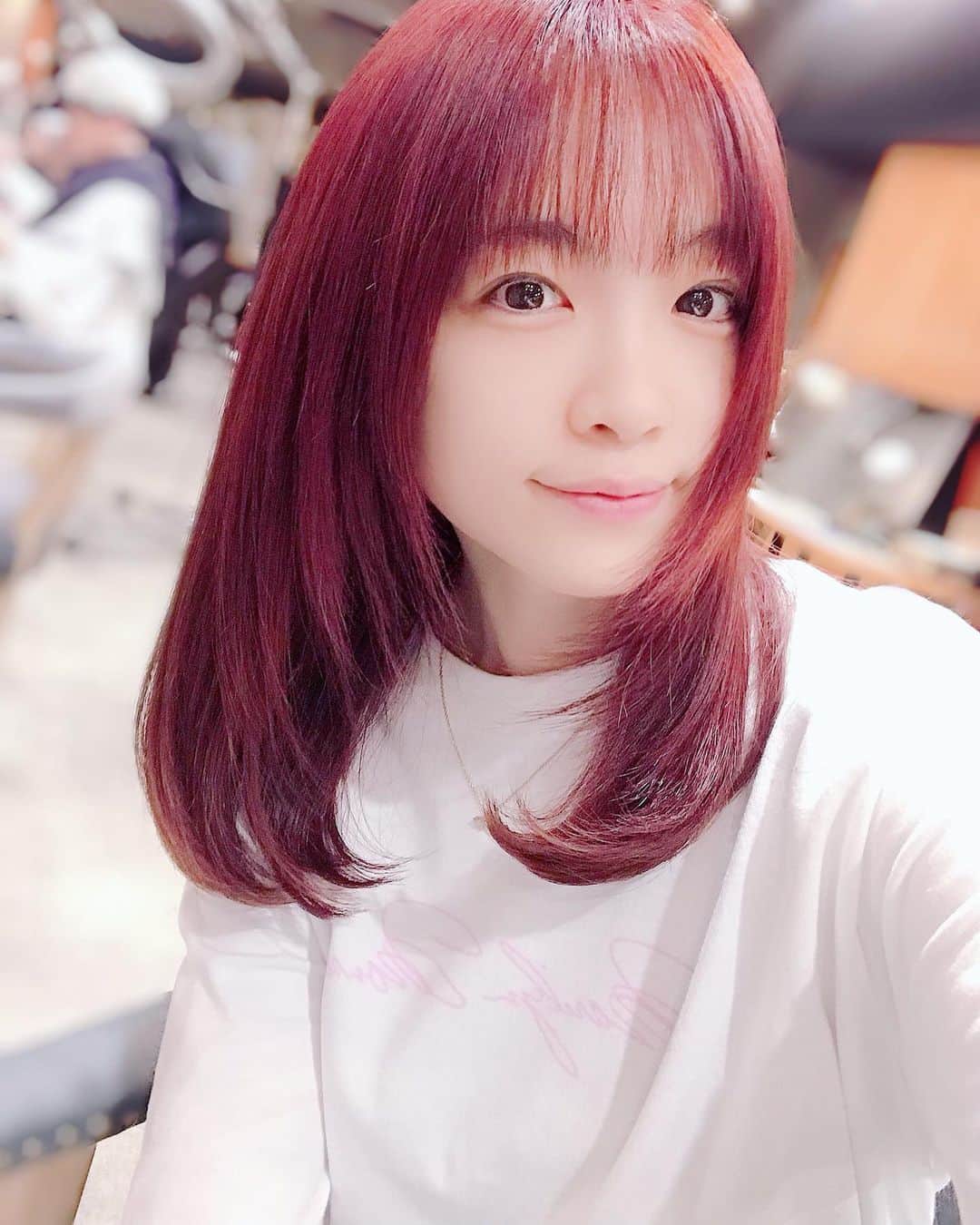諏訪彩花のインスタグラム：「わーい❤️髪の毛キレイにしてもらうとやっぱりすごく嬉しい☺️ カナさん✨ヒビキさん✨ありがとうございます🙏」