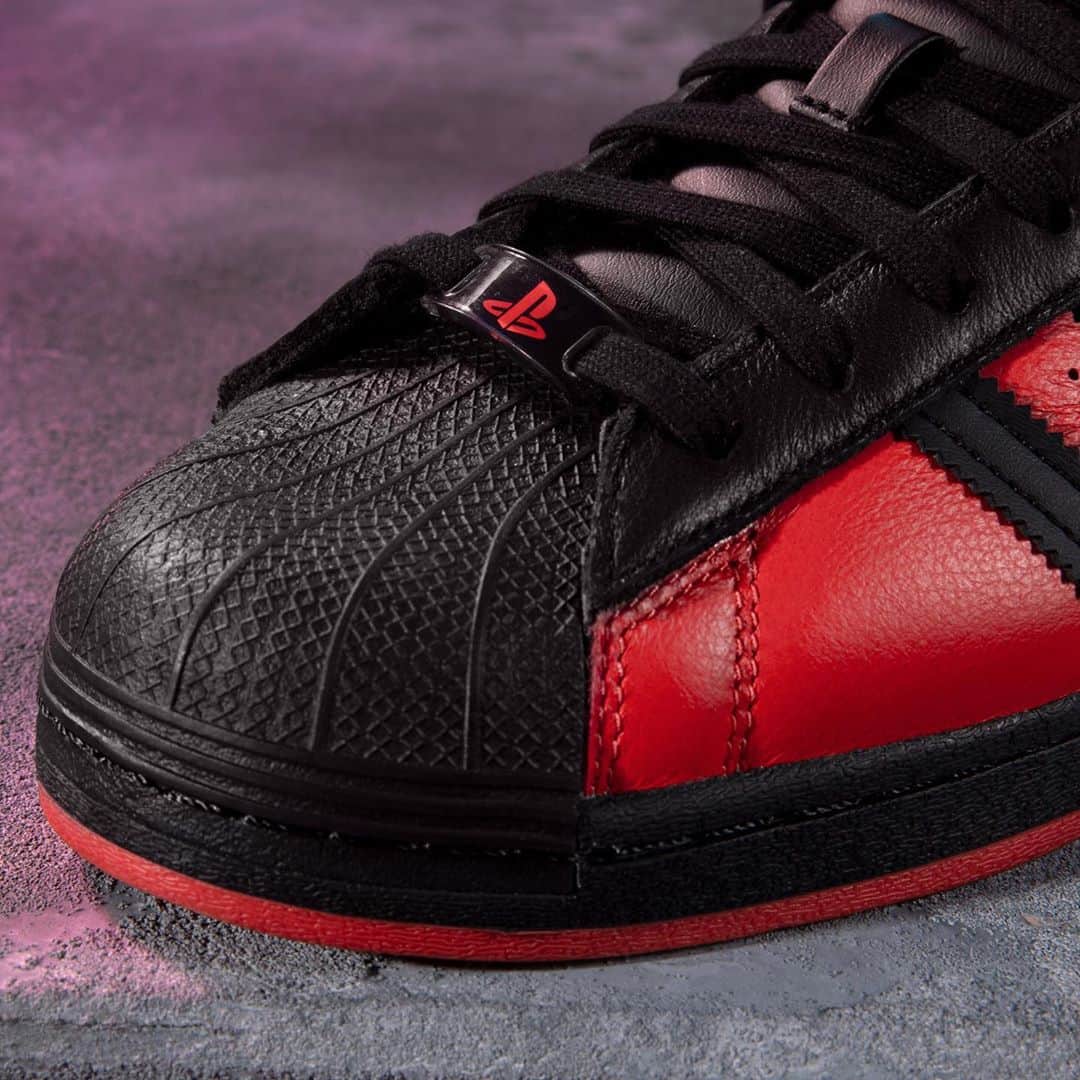 HYPEBEASTさんのインスタグラム写真 - (HYPEBEASTInstagram)「@hypebeastkicks: To mark the release of ‘Spider-Man: Miles Morales’ for @playstation 4 and 5, @adidasoriginals is releasing collaborative Superstars in real-life and in-game. The shoes take on a colorway inspired by the young Spider-Man’s striking suit with an upper made from a bright red premium leather accented by contrasting black leather hits. Additional branding comes in the form of adidas Originals tongue printing, PlayStation lace locks and co-branding printed insoles. Both the Hi-Top and Low-Top versions will be available in-game with select suits on November 9, then release in US, Canada, and Asia-Pacific regions on November 19 on @adidas’ website with a European release set for December 4.⁠⠀ Photo: @disney/adidas」11月10日 15時28分 - hypebeast