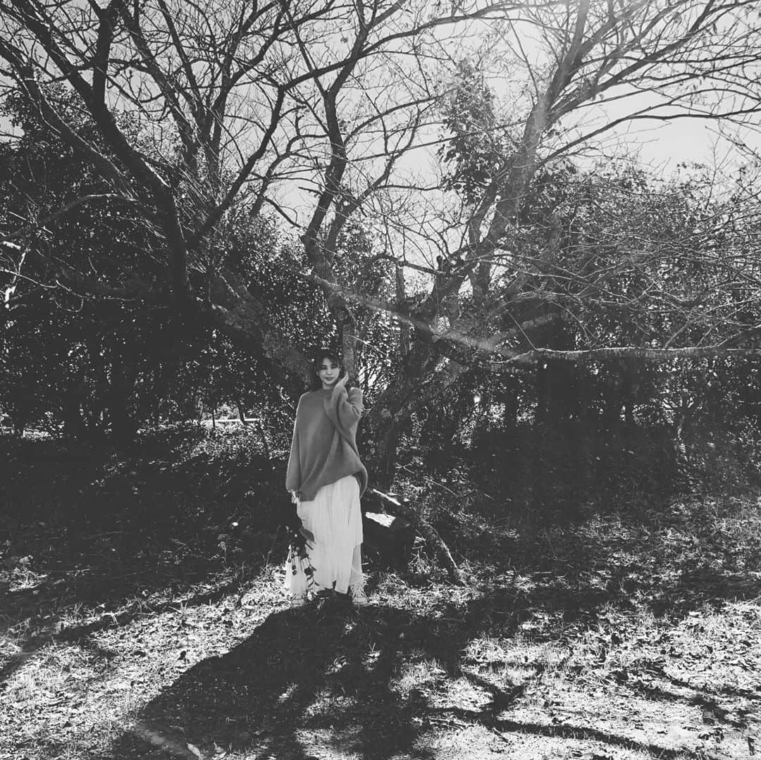 かねさだ雪緒さんのインスタグラム写真 - (かねさだ雪緒Instagram)「10月の下旬に写真を撮っていただいたのだけど お天気よくてとても気持ちが良かった！ コスモス畑に寄ってお花も頂いて帰りました🌸  ひとまず自分のスマホの自撮り達です コロナでだいぶ太ってしまったので 出来上がりのデータ貰うの少し怖いなー😭 これから頑張って痩せなきゃ😭  #上総川間駅」11月10日 15時46分 - yukiokanesada