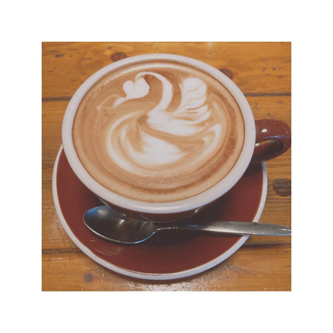 小泉里紗さんのインスタグラム写真 - (小泉里紗Instagram)「waktu istirahat 𖠚ᐝ #cappuccino」11月10日 15時56分 - risa_kizm