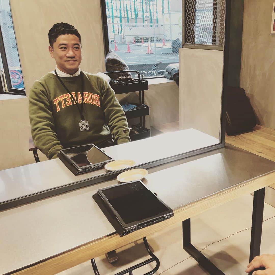 与座よしあきのインスタグラム：「髪切りました！インスタっぽい！」