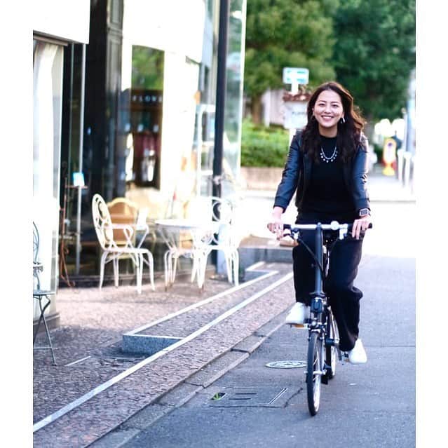 長沢美月さんのインスタグラム写真 - (長沢美月Instagram)「天気の良い日の 自転車っていいですよね🚲✨  photo: @issys_portrait   #brompton #bromptonbicycle #自転車 #サイクリング #cycling #bicycle」11月10日 16時22分 - _mizuki_0212
