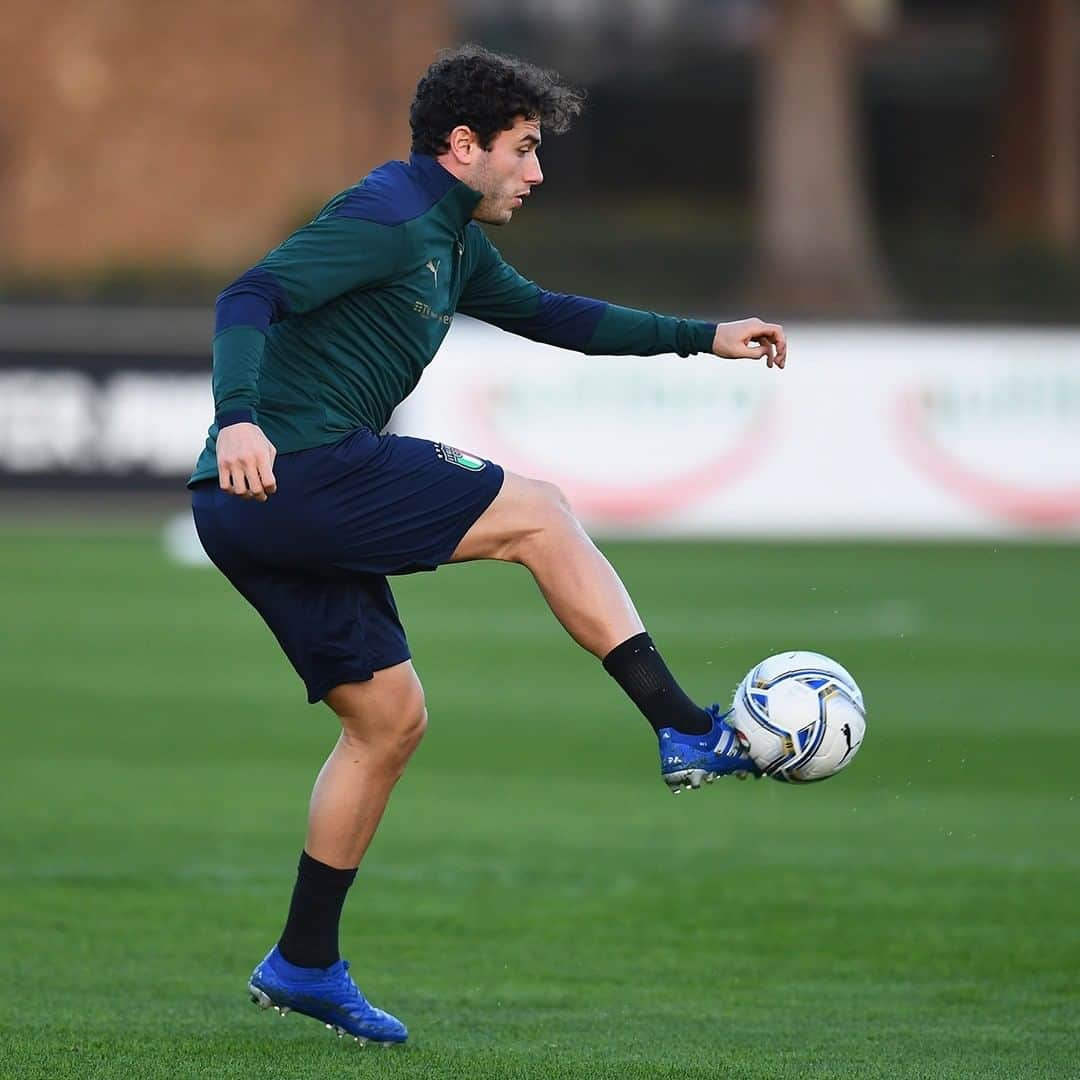 サッカーイタリア代表さんのインスタグラム写真 - (サッカーイタリア代表Instagram)「#Nazionale 🇮🇹 . 📸 #Coverciano, giorno 1 🔙 💪🏻 . . #Azzurri #VivoAzzurro」11月10日 16時23分 - azzurri