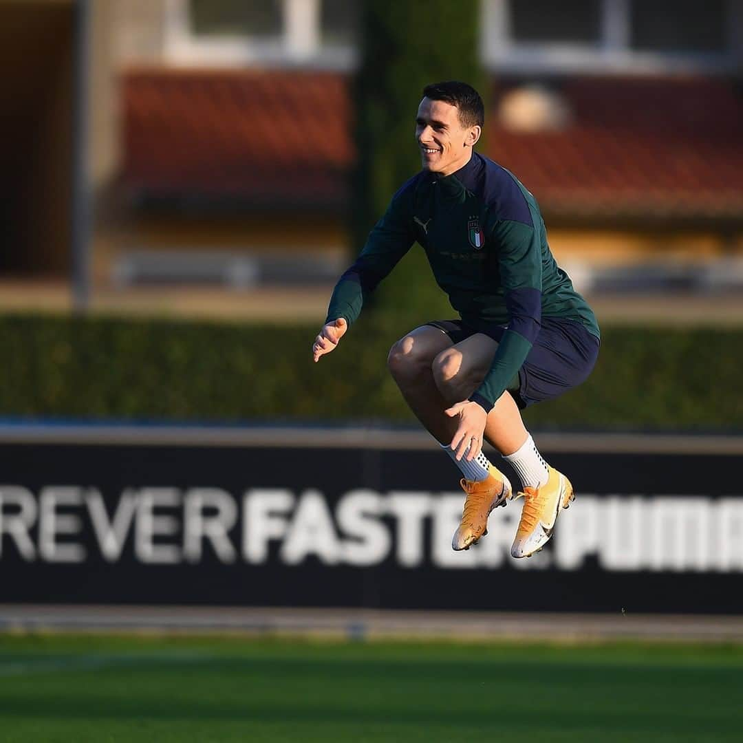 サッカーイタリア代表さんのインスタグラム写真 - (サッカーイタリア代表Instagram)「#Nazionale 🇮🇹 . 📸 #Coverciano, giorno 1 🔙 💪🏻 . . #Azzurri #VivoAzzurro」11月10日 16時23分 - azzurri