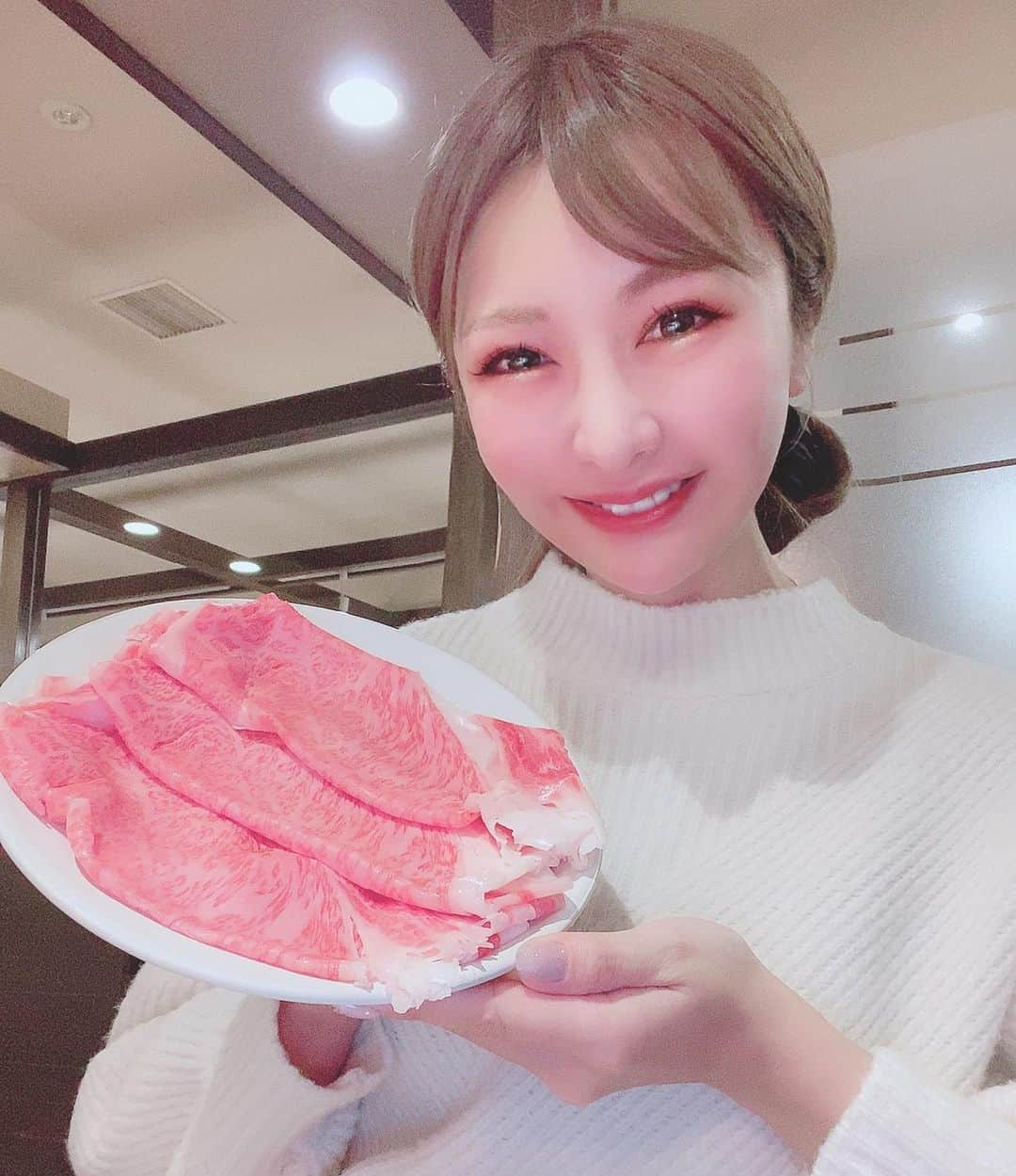 滝沢いおりさんのインスタグラム写真 - (滝沢いおりInstagram)「すき焼きと梅酒❤️ #木曽路 #すき焼き #網タイ先生」11月10日 17時06分 - takizawaiorir