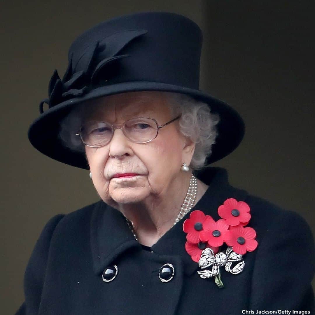 ABC Newsさんのインスタグラム写真 - (ABC NewsInstagram)「Queen Elizabeth II looks on during the Service of Remembrance as the U.K. honored its war dead at the Cenotaph in London, England.」11月10日 17時09分 - abcnews