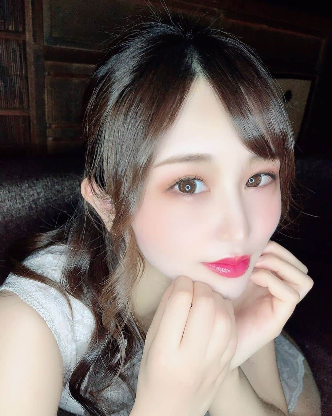 華小町さんのインスタグラム写真 - (華小町Instagram)「あおいさん😍  皆様お仕事お疲れ様です❣ 22時迄に2名様以上でのご来店でキープボトルを1本サービスさせて戴きます😤‼️ この機会にぜひ京美人とはんなりと遊んでみてはいかがでしょうか🥺✨  当店ではコロナ対策として下記の内容を徹底して営業させていただいております。  ❣️お客様・従業員の体温チェック ❣️手指の消毒 ❣️従業員のマスクの着用 ❣️テーブルやソファの除菌・消毒 ❣️テーブル間隔を空けてのご案内 ❣️次亜塩素酸水での空間除菌 ❣️マスク、フェイスシールドの無料提供 ❣️お手洗いの定期消毒 ❣️店内清掃の徹底  当店は最善の注意を払って営業しております‼️  当店ではスタッフ、ホステスさんの募集をしております‼️‼️ 少しでも気になったり、ご興味がございましたらお気軽にDM又はお電話でお問い合わせください😍 TEL075-551-8750  #キャバクラ #キャバクラ嬢 #キャバクラドレス #キャバクラ求人 #キャバクラ #撮影 #撮影モデル #撮影会 #被写体 #被写体モデル #被写体になります #被写体さんと繋がりたい #被写体撮影 #被写体になりたい #被写体女子#女子 #女子力 #女子部屋 #女子力向上 #女子力up #大人女子」11月10日 17時12分 - hanakomachi.gion