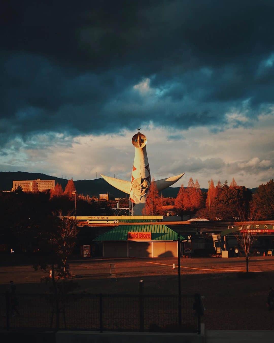 のインスタグラム：「#太陽の塔 #岡本太郎 #大阪　#towerofthesun #tarookamoto #osaka #expocityosaka #reco_ig」