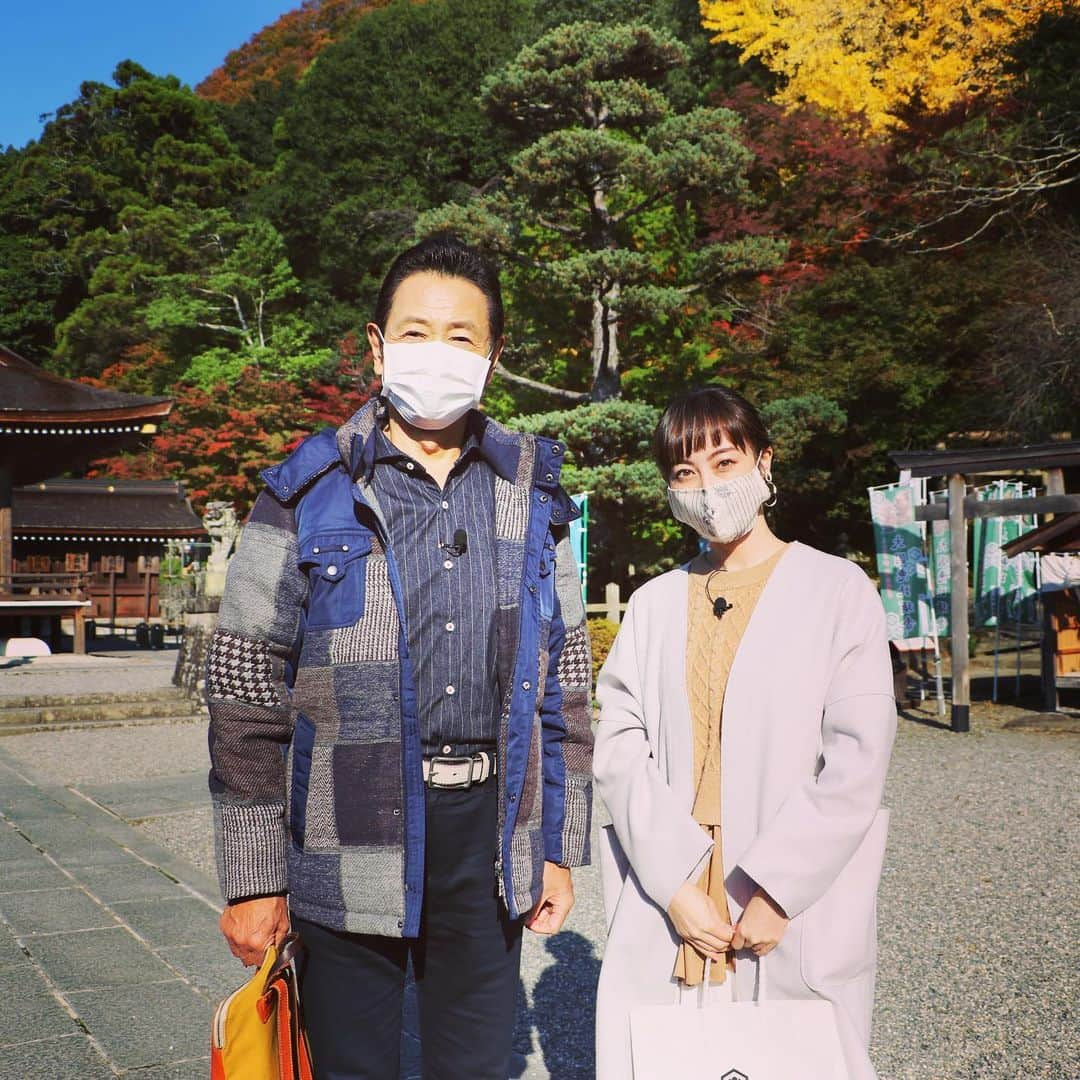 テレビ大阪「おとな旅あるき旅」さんのインスタグラム写真 - (テレビ大阪「おとな旅あるき旅」Instagram)「今週のおとな旅あるき旅（テレビ大阪）は、トロッコ列車に乗って明智光秀ゆかりの城下町へ、京都 亀岡ぶらり秋旅です！  紅葉の渓谷美や歴史ある城下町、さらには山里の恵みを楽しみながら深まる秋を満喫！京の奥座敷とも言われる「湯の花温泉」のお宿で、源泉かけ流しの湯と冬の味覚 ぼたん鍋を堪能！お楽しみに！  11/28(土)18:30〜  #おとな旅あるき旅#テレビ大阪#三田村邦彦#松山メアリ#京都#亀岡#嵐山#トロッコ列車#紅葉#保津峡#城下町#歴史#亀山城#明智光秀#信長#隠れ家#フレンチ#出雲大神宮#元出雲#パワースポット#酒蔵#湯の花温泉#温泉宿#京の奥座敷#源泉かけ流し#ぼたん鍋」11月25日 11時53分 - tvo.otonatabi