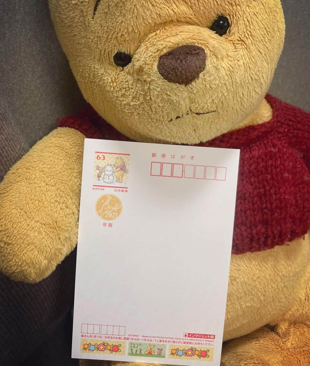 睦のインスタグラム：「きたーっ、 プーさん柄の年賀状っ😍  可愛んですけどぉ😘  #imaginalyfriends  #イマジナリーフレンド  #年賀状  #newyearcard  #郵便局  #disney  #ディズニー  #ディズニー年賀状  #poohstagram  #friend  #プーさんグッズ　 #piglet  #ピグレット  #友達　 #postcard  #pooh  #winniethepooh  #プーさん　 #くまのプーさん　 #プーと大人になった僕  #ハガキ #poorbear  #bestfriend  #ssw  #singersongwriter  #artist  #lyricist  #singer  #井上睦都実 #睦」