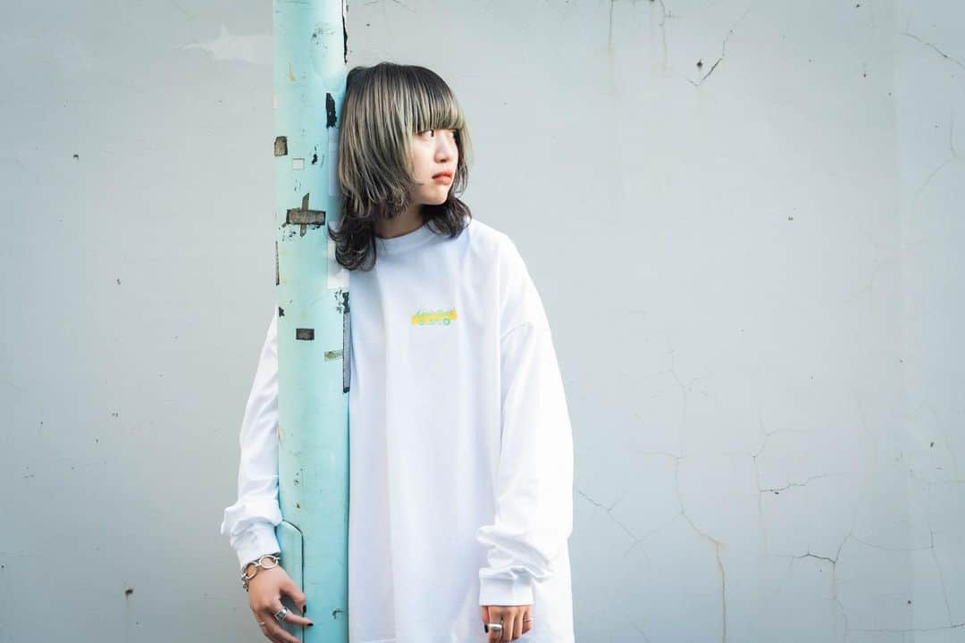 KANA-BOONさんのインスタグラム写真 - (KANA-BOONInstagram)「■楽しみを待ちながら、ロングスリーブTシャツ【FC限定/ビッグシルエットボディ】  KANA-BOONのモバイルブンブンパーク会員様限定でホワイトカラーをご用意しました！  通常販売のブラック/サンドベージュとは違い、ビッグシルエットボディを採用！  ダボっと大きめのシルエットがとってもかわいいです◎  こちらは会員様限定の特別価格での販売となります！」11月25日 12時10分 - kanaboon_official_insta