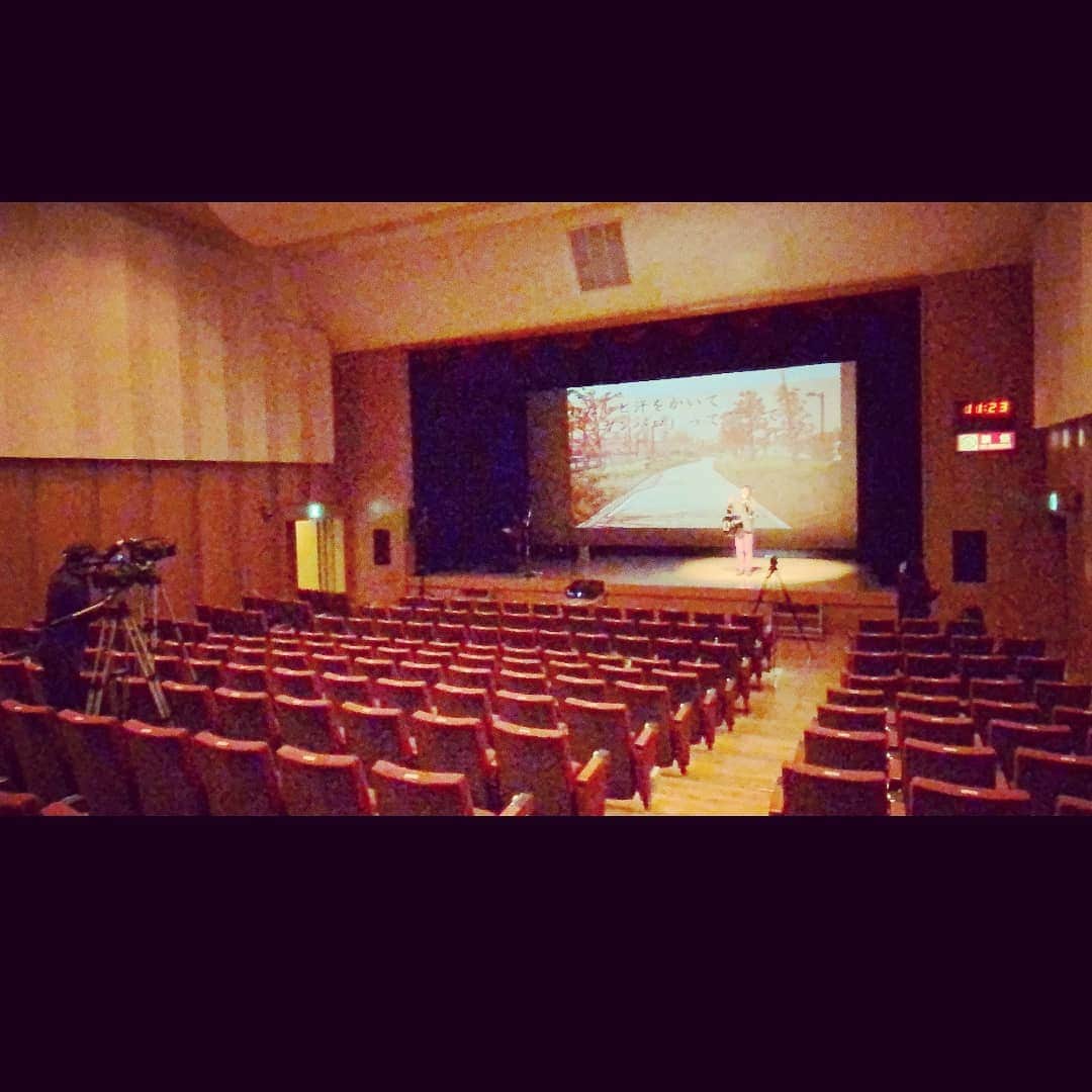 松本隆博のインスタグラム：「。 リハ完了(*˘︶˘*).｡.:*♡  素敵なホール！！ 観客ゼロで(~_~)  らららー  ～人生遊歩道～」