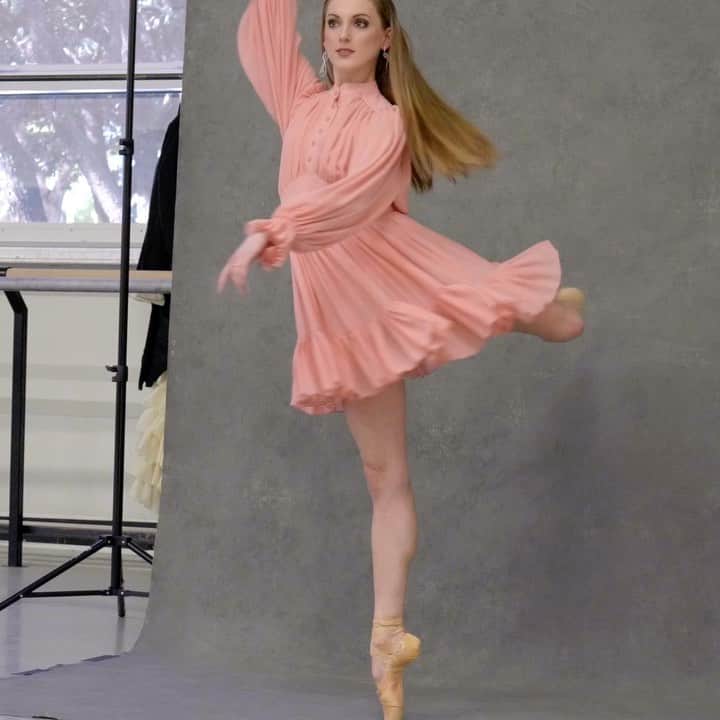 カレンウォーカーのインスタグラム：「So thrilled to have Katherine Skelton, one of The Royal @NZBallet’s longest serving dancers, dance in our Lily Dress and looking forward to seeing her in the production of The Sleeping Beauty touring NZ this summer. Video by @jeremy.brick @womanmagnz」