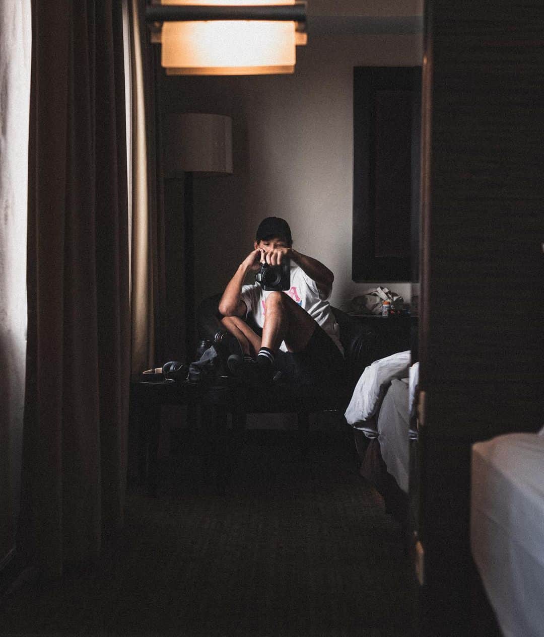 山中海輝のインスタグラム：「Bed side.」
