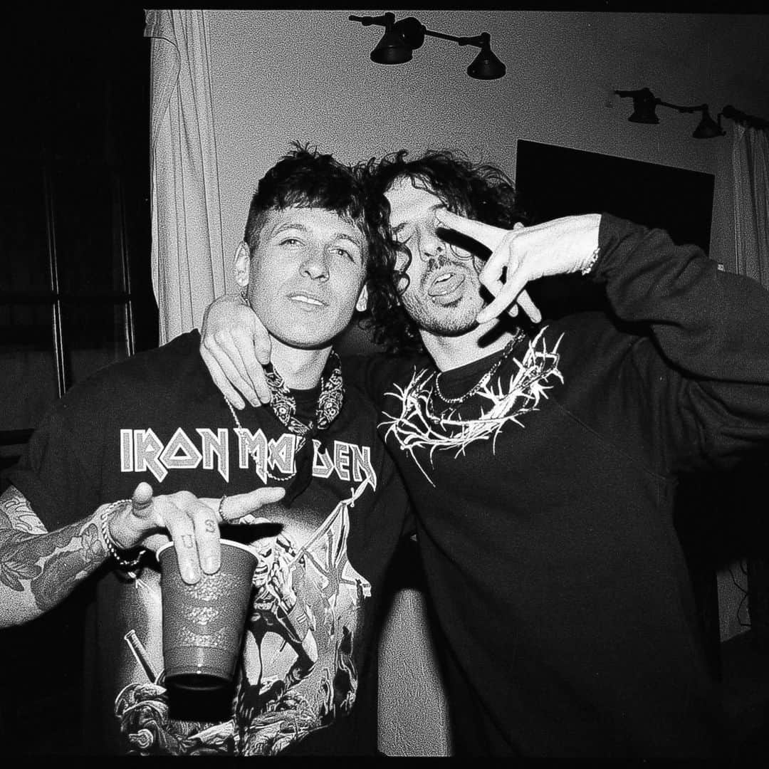 のインスタグラム：「Friendship 🖤」