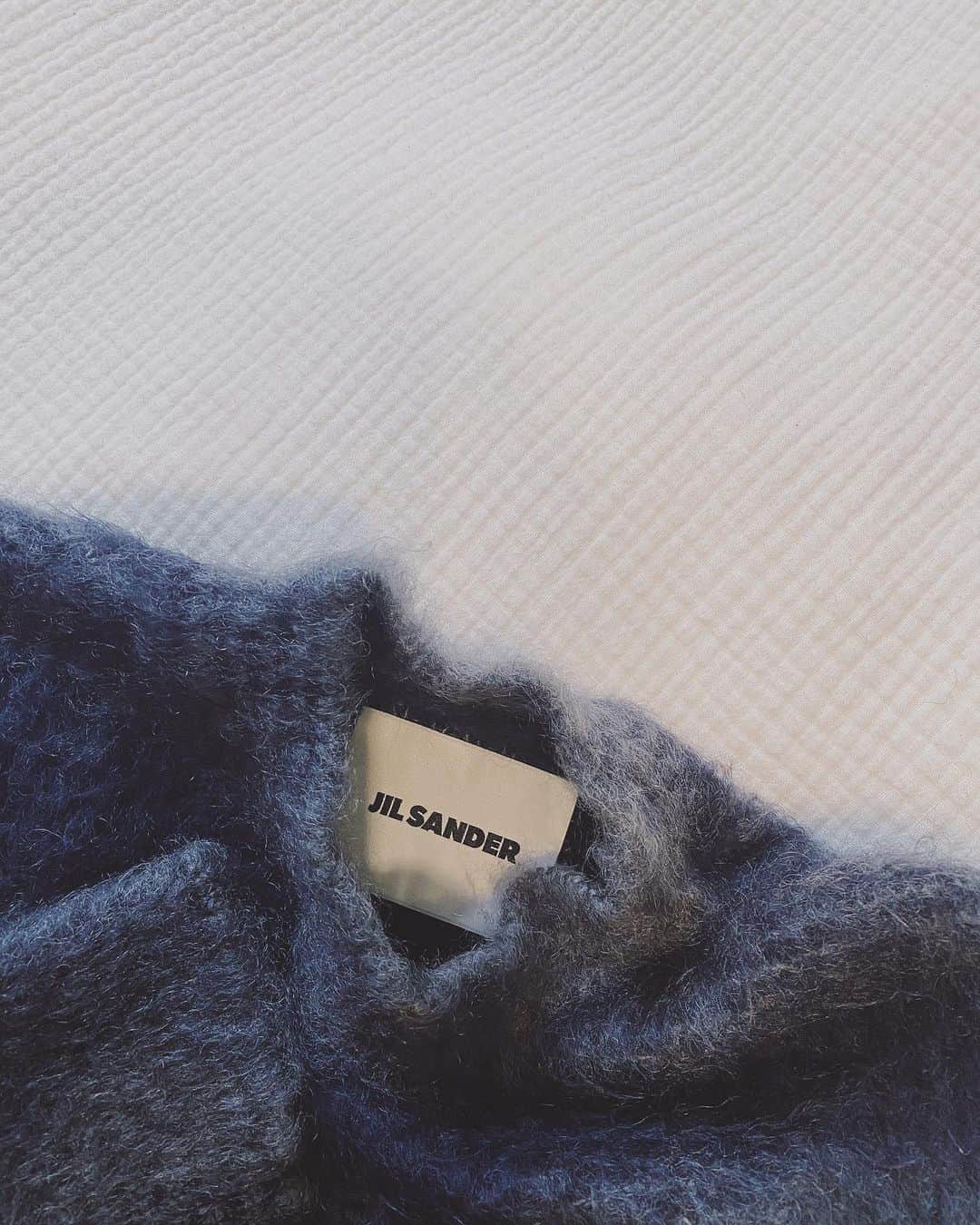 上原歩さんのインスタグラム写真 - (上原歩Instagram)「🧶🧶🧶  着れないなあ、、 と思っていたけど 着るとなれば すごく寒いってこと  ようやく出番☃️  ＿＿＿＿＿＿＿＿＿＿＿＿＿＿  #love #life #knit #jilsander #fashion」11月25日 12時35分 - ayumiuehara
