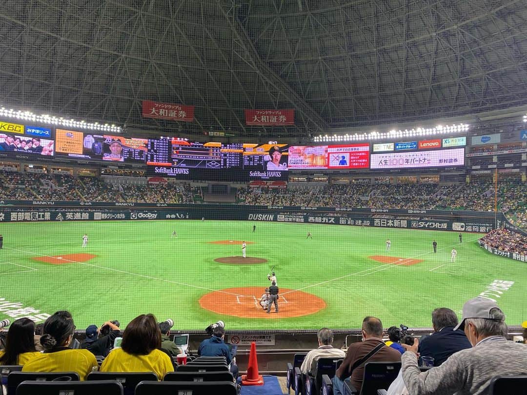 西澤由夏さんのインスタグラム写真 - (西澤由夏Instagram)「日本シリーズ第3戦、ABEMAでのご視聴有難うございました✨ 試合前リポートでは、古田敦也さん・テレビ朝日の三上大樹アナ・KBC九州朝日放送の居内陽平アナにお話を伺いました！ 御三方にしかお聞きできない貴重なお話が盛り沢山でした✨ 今日以降の試合はどんな展開になるんだろう…注目です⚾️」11月25日 12時37分 - yknszw