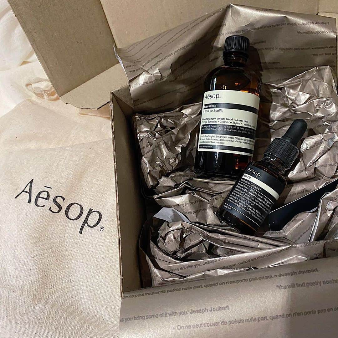 川本莉菜のインスタグラム：「Thanks😘😘 . . . . . #aesop #present #ad #beauty」
