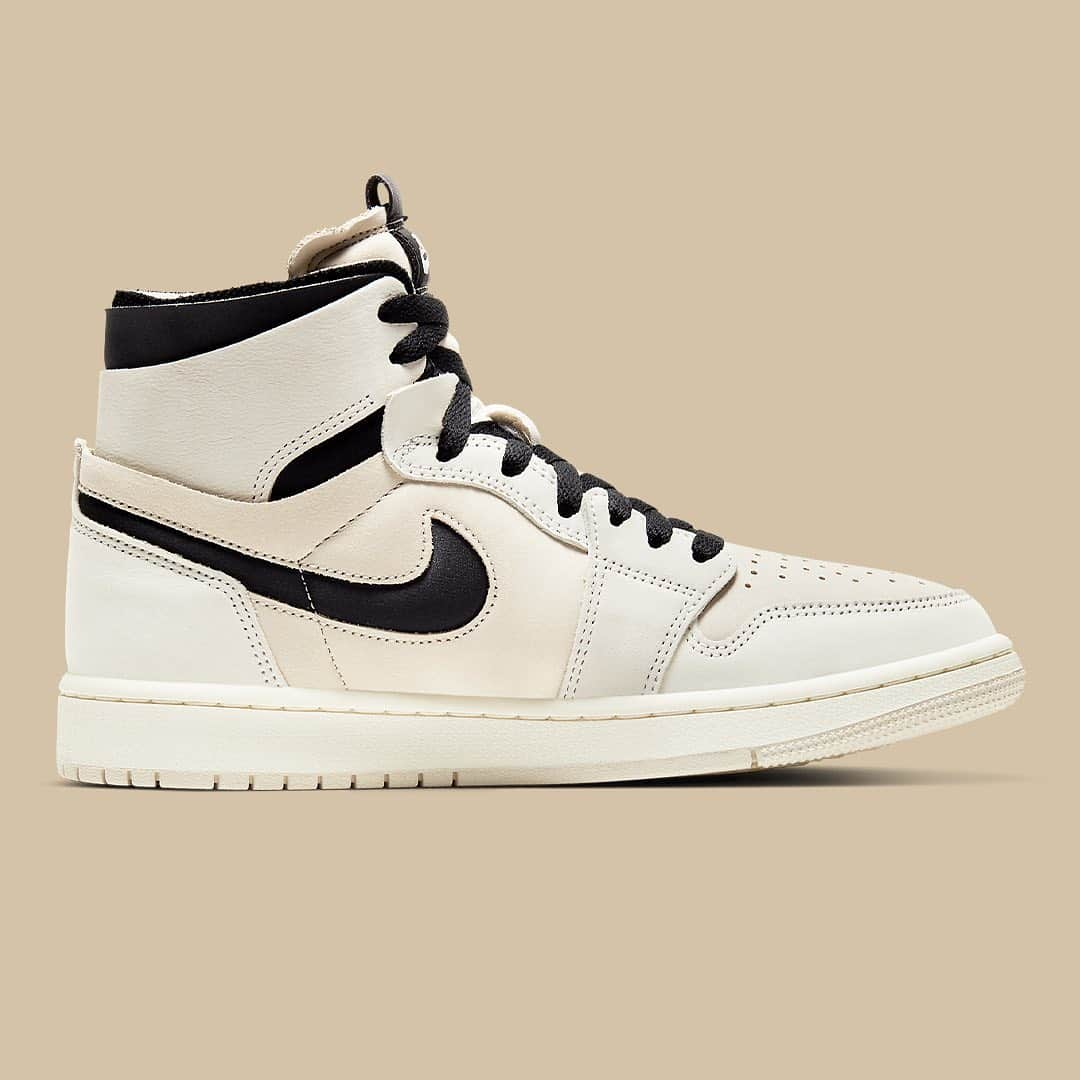 HYPEBEASTさんのインスタグラム写真 - (HYPEBEASTInstagram)「@hypebeastkicks: The Air Jordan 1 High Zoom CMFT is arriving in an ultra-clean colorway.  A “Summit Sail” hue covers the exterior of the Zoom-cushioned bottom piece entirely and distributes itself in sections such as the toe boxes, quarter paneling, rear/forefoot overlays, and the ankle flaps throughout the base. Contrasting hits of black balance everything out through the Swooshes, shoestrings, and tongue panels, as well as on the interior footbeds which are embellished with a white Jumpman insignia. They are slated to drop on @nike SNKRS KR towards the beginning of December for approximately $152 USD. A stateside launch has yet to be confirmed.⁠⠀ Photo: Nike」11月25日 12時46分 - hypebeast