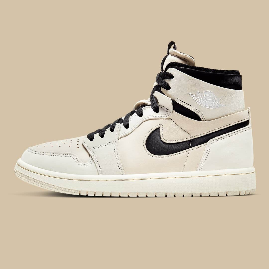 HYPEBEASTさんのインスタグラム写真 - (HYPEBEASTInstagram)「@hypebeastkicks: The Air Jordan 1 High Zoom CMFT is arriving in an ultra-clean colorway.  A “Summit Sail” hue covers the exterior of the Zoom-cushioned bottom piece entirely and distributes itself in sections such as the toe boxes, quarter paneling, rear/forefoot overlays, and the ankle flaps throughout the base. Contrasting hits of black balance everything out through the Swooshes, shoestrings, and tongue panels, as well as on the interior footbeds which are embellished with a white Jumpman insignia. They are slated to drop on @nike SNKRS KR towards the beginning of December for approximately $152 USD. A stateside launch has yet to be confirmed.⁠⠀ Photo: Nike」11月25日 12時46分 - hypebeast