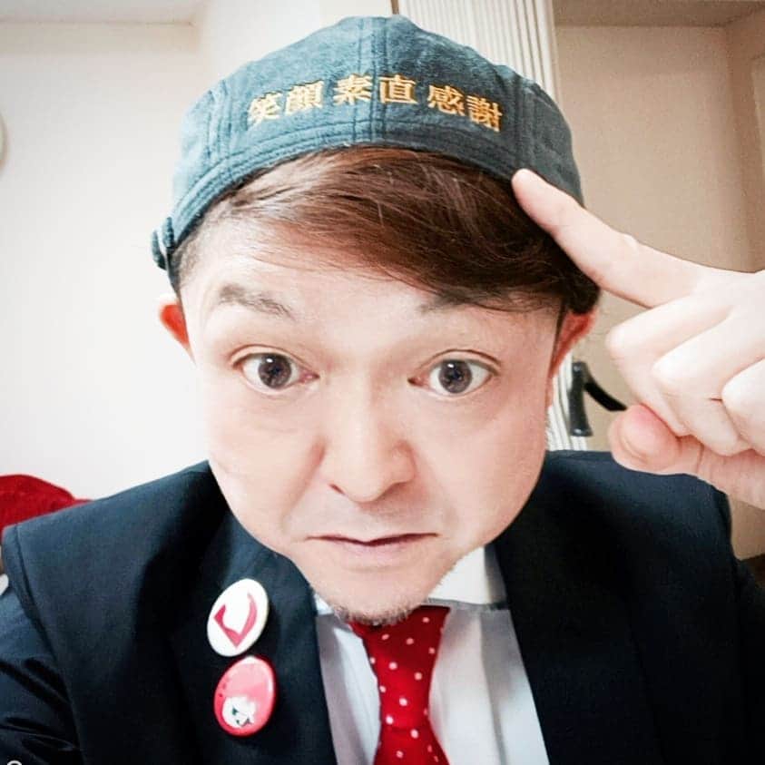 松本隆博のインスタグラム：「。 今日も！ 笑顔素直感謝で がんばろー …若干顔引きつってるが。 (~_~)  ステージ立てるだけで幸せ者 だよ松本隆博よ。  ～人生遊歩道～」