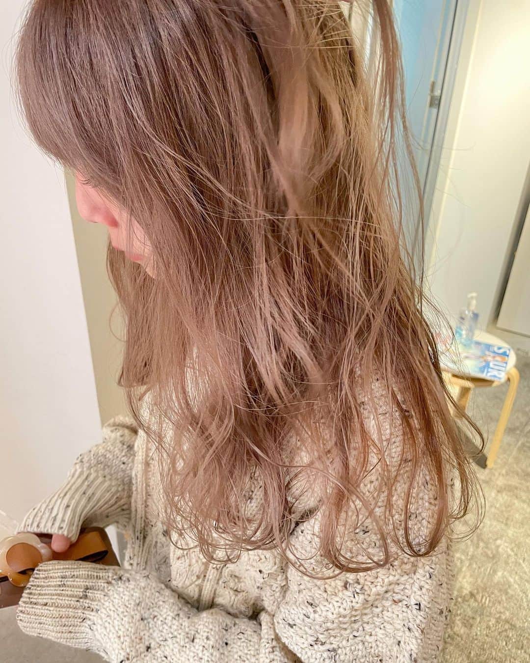 カワシリアツシのインスタグラム：「柔らかいベージュ◎ ２回ブリーチして退色しても綺麗に🍃」