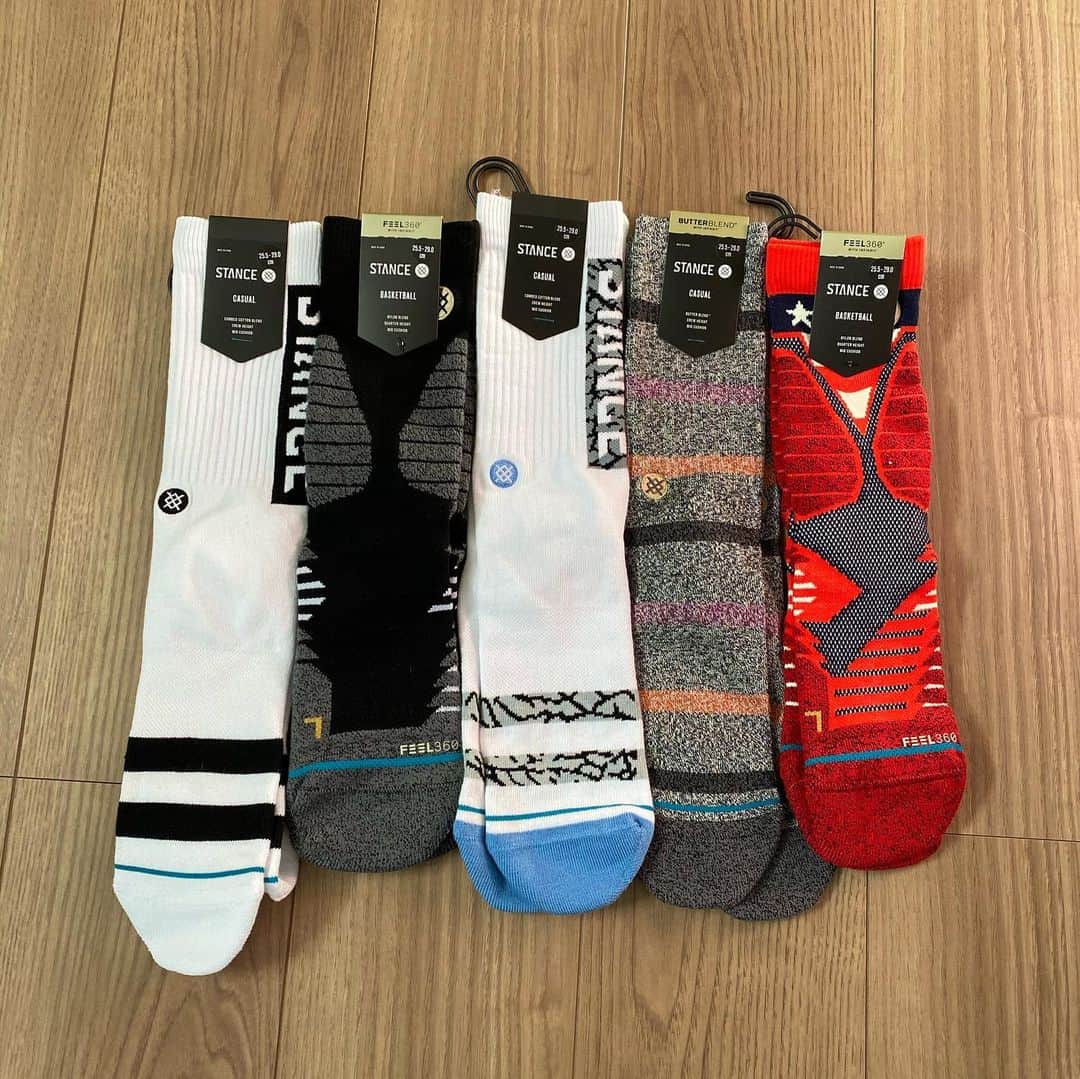 阿部友和さんのインスタグラム写真 - (阿部友和Instagram)「#ありきたりはつまらない  #STANCE  シンプルなのから派手なのまで。 新品をプレイで履いてもがっちりくるとこが好き。  🧦🧦🧦🧦🧦  #靴下 #バスケットボール #スタンス #ソックス」11月25日 12時57分 - tomokazu_abe