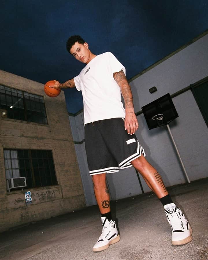 Foot Lockerさんのインスタグラム写真 - (Foot LockerInstagram)「🚨 AVAILABLE 11/27 🚨  @kuz and Rhude founder @rhuigi join forces to design a vintage-inspired sneaker paired with performance tooling. Get ready for the #PUMA Clyde All-Pro Kuzma Mid! #12daysofgreatness」11月25日 4時00分 - footlocker