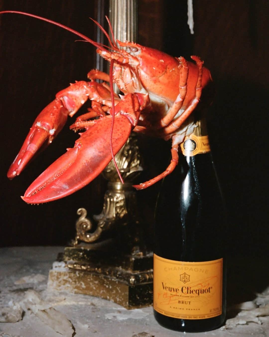 MR PORTERのインスタグラム：「Let’s talk turkey: it’s… not always great (by all means sound off in the comments if you disagree). Try substituting a little surf for your turf this time around – lobsters are a showstopper and add some all-out ambience to a dinner that can sometimes get bogged down in tradition. It’s an especially good choice if you, like Mr Gray of @ghettogastro, don’t go in for some of the more fraught implications of the holiday. But it’s still a day off from work and an excuse to cook a big dinner, right? You get to decide what it means to you and what makes it onto the table.」
