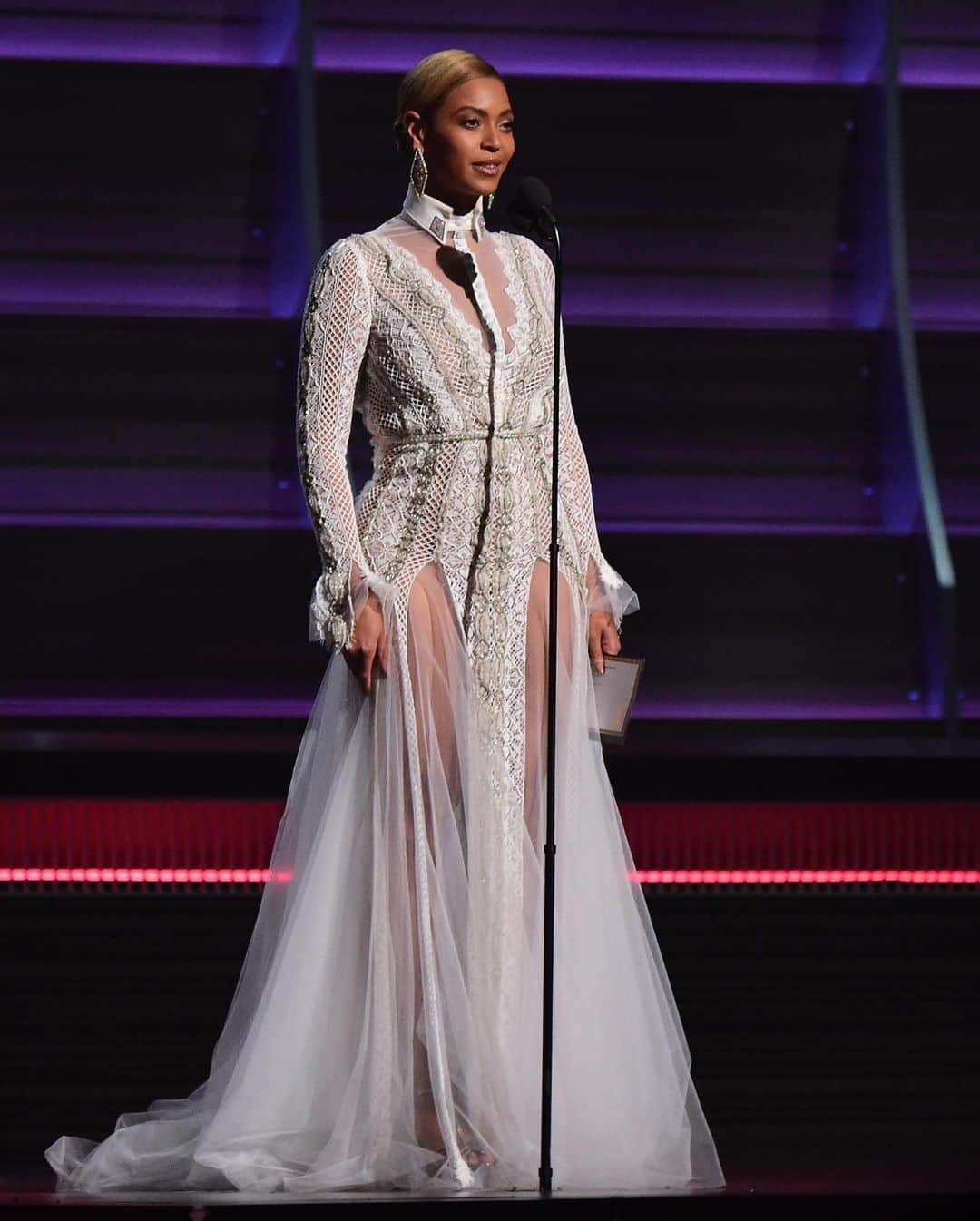 Fashion Weekさんのインスタグラム写真 - (Fashion WeekInstagram)「The 63rd annual #GRAMMYs award nominees have been announced with @beyonce leading the pack with nine award nominations. Swipe to see our favorite Grammys looks from Queen 🐝 starting with her iconic red gown by @peter_dundas. Photos by @gettyimages」11月25日 4時17分 - fashionweek