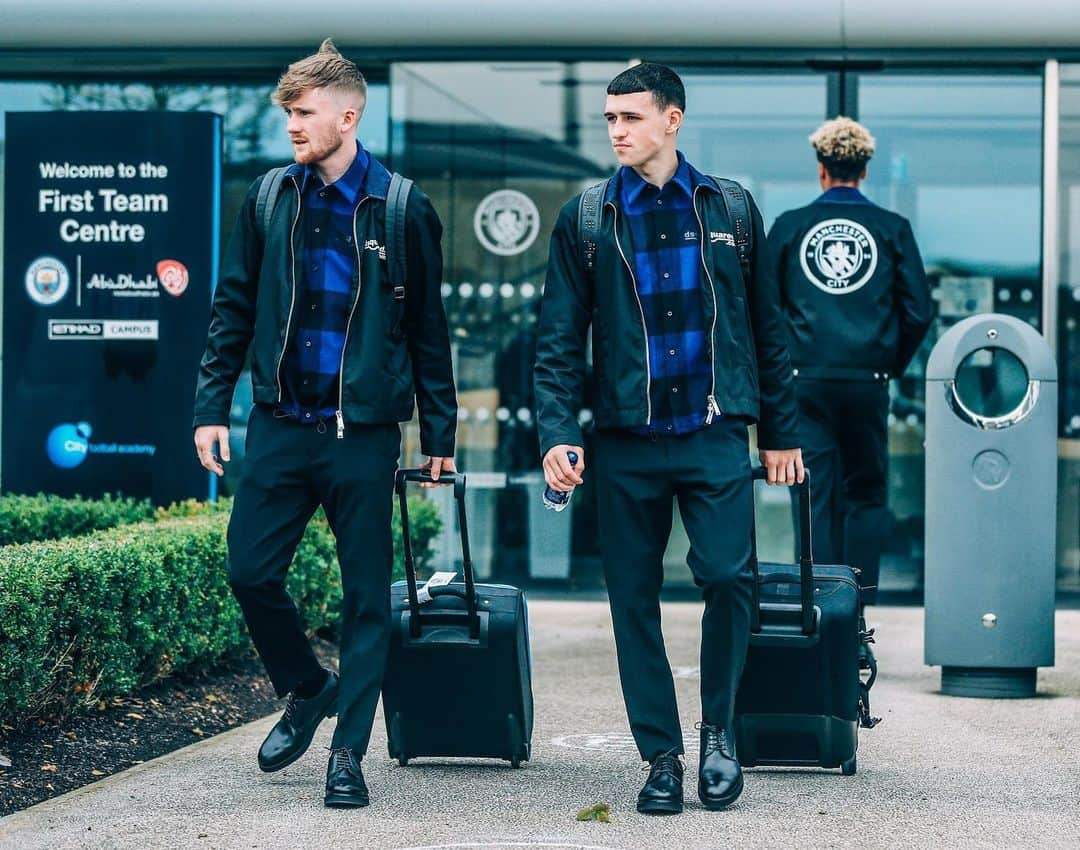 マンチェスター・シティFCさんのインスタグラム写真 - (マンチェスター・シティFCInstagram)「Steppin’ out for business in @dsquared2 🔥 #mancity」11月25日 4時32分 - mancity