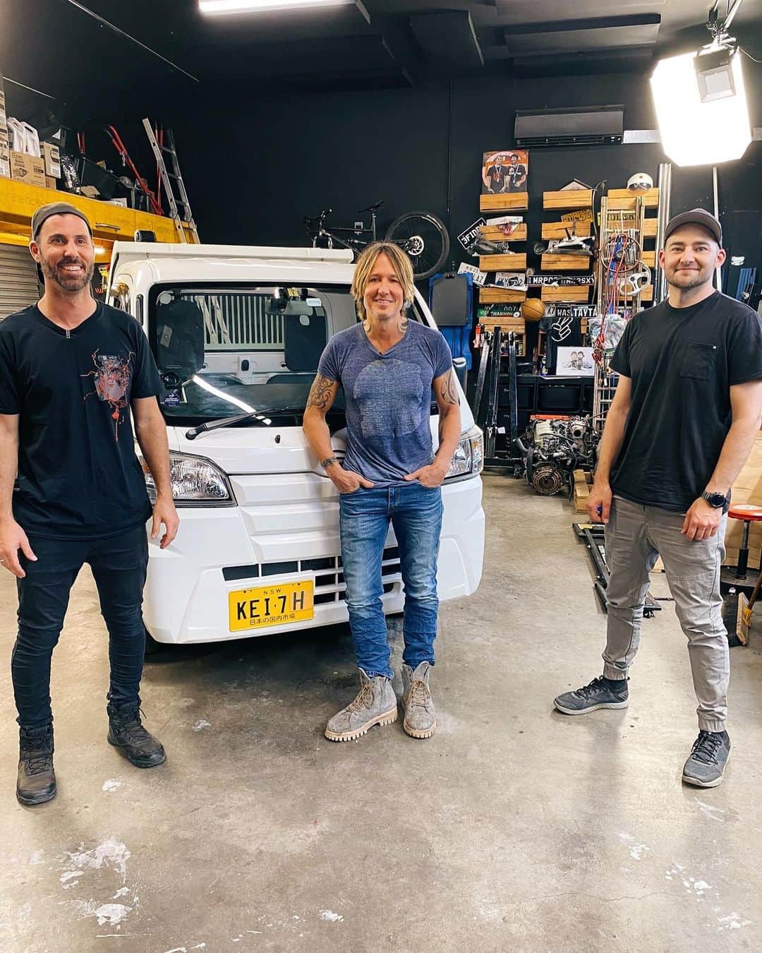 キース・アーバンのインスタグラム：「Music, cars, guitars...and a side of landscaping. Spent the day trucking around with the @mightycarmods boys !! Go for a spin with us - link in bio.」