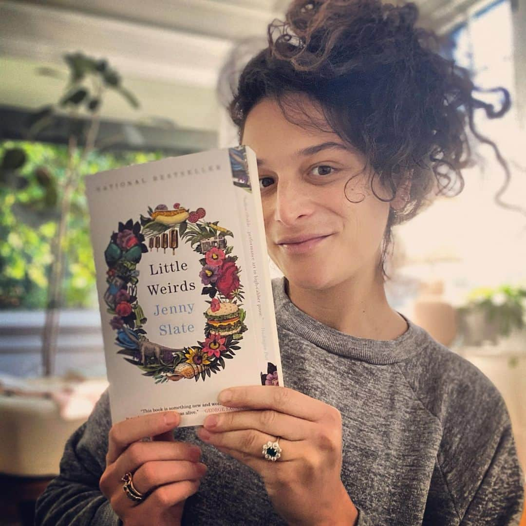 ジェニー・スレイトのインスタグラム：「My book is out in paperback today! I do hope you enjoy it. Link in bio to purchase! ❤️❤️❤️❤️」