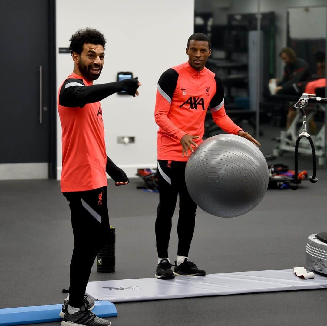 ジョルジニオ・ワイナルドゥムさんのインスタグラム写真 - (ジョルジニオ・ワイナルドゥムInstagram)「Great training session today 💪🏾 Getting ready for our next @championsleague game tomorrow 🔴 #LIVATA」11月25日 4時44分 - gwijnaldum