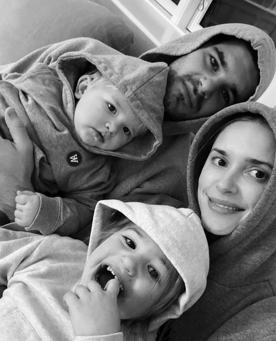 ペニーレ・タイスベックのインスタグラム：「Exactly one year ago today♥️  Our little awesome 4some that I treasure more than anything in this world♥️ Soon we will have to squeeze another little man into this frame👼🏼」