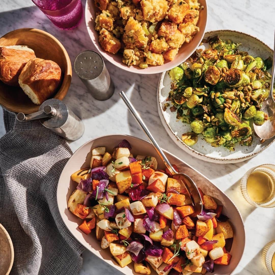 Whole Foods Marketさんのインスタグラム写真 - (Whole Foods MarketInstagram)「Turn 👆 the brightness. These five holiday side dishes overdeliver on delicious and bring a whole garden of colorful veggies to the table in one irresistible form after another. Link in bio for all the recipes.」11月25日 5時01分 - wholefoods