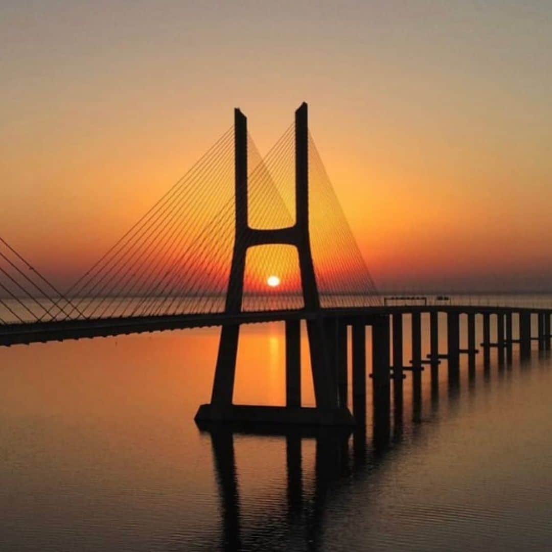 Instagramersさんのインスタグラム写真 - (InstagramersInstagram)「Bridge to the sun by @andresobreira94 and @igerslisboa 🌞📸🙌🏻✨ #igerslisboa #igersportugal #igers」11月25日 5時02分 - igers