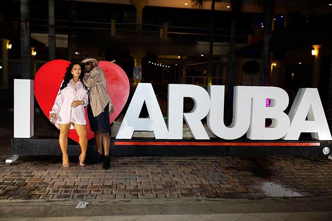 ファボラスのインスタグラム：「I wanna get drunk & make a baby tonight... then go to Walgreens in the morning 😜🤷🏾‍♂️😩🥴😂 @emilyb_   #Aruba #BdayTrip2020」