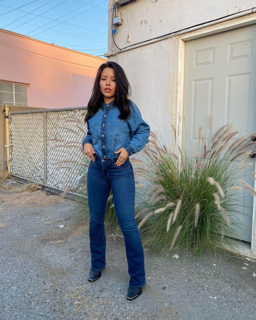 シエラ・ラミレスさんのインスタグラム写真 - (シエラ・ラミレスInstagram)「I mean does denim get any better? #holidaygiftforme #treatyoself 👖🤍@levis @kohls #liveinlevis #ad」11月25日 5時29分 - cierraramirez