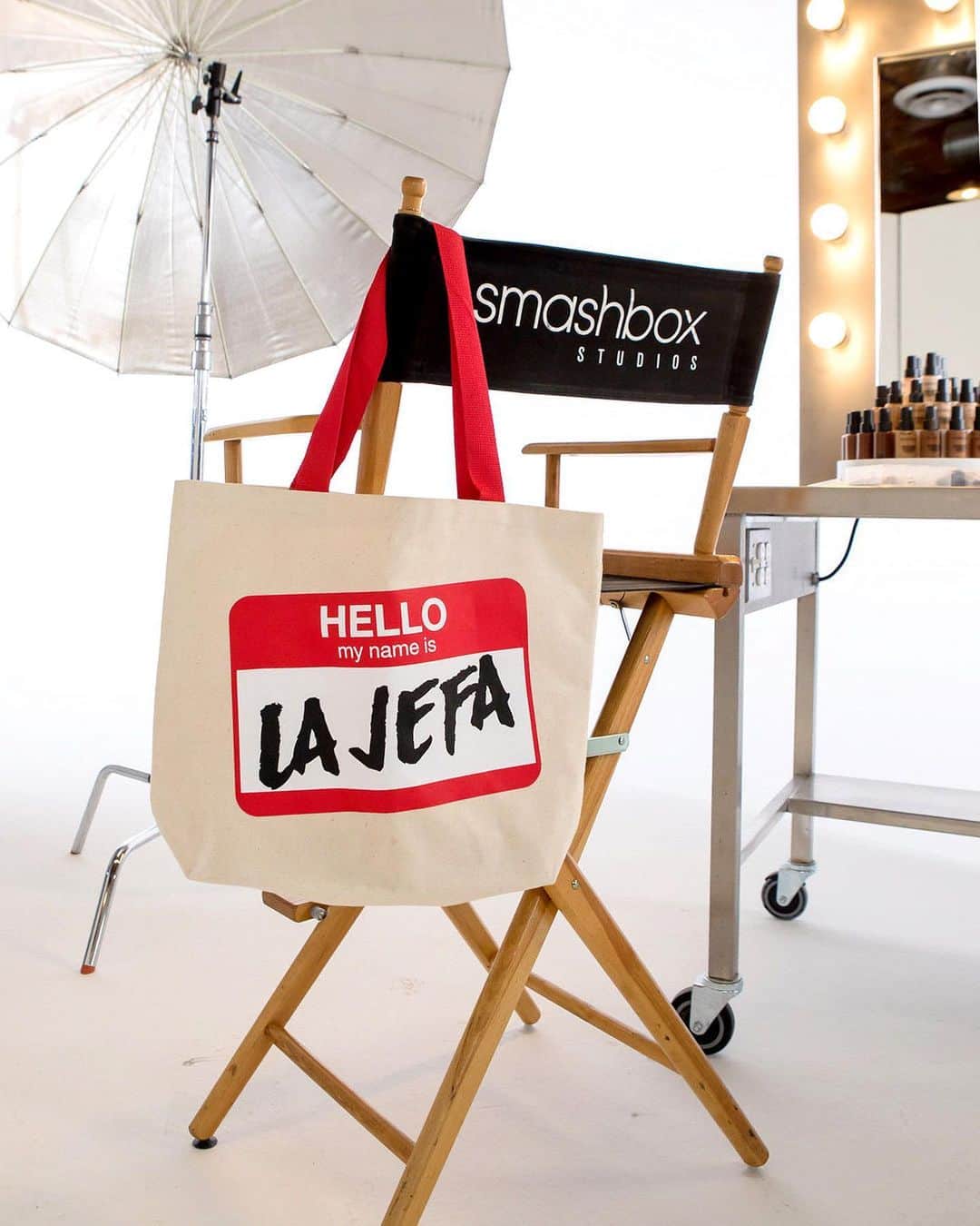 Smashboxのインスタグラム：「‼️ COLLAB ‼️ We partnered with @hijadetumadre / @partyskinny & @Rizoscurls / @julissa_prado to create the kits you need to feel like your most boss self. Each box comes with products, gifts from Patty & Julissa, and a ticket to #SmashboxJefacon, our virtual Boss Up summit on December 5th 💋 Don’t miss out!」