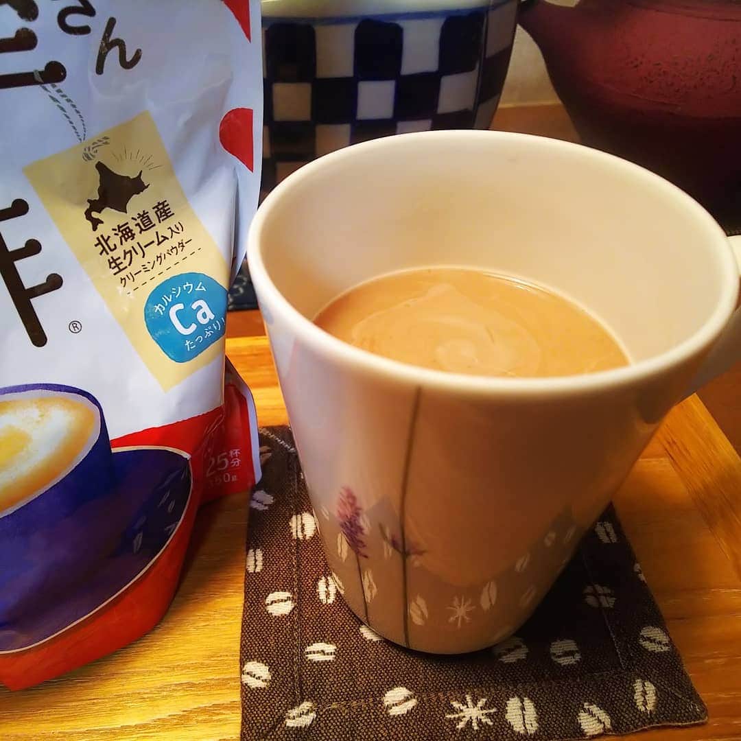 みながわゆみさんのインスタグラム写真 - (みながわゆみInstagram)「#おはようございます #今日も素敵な一日を #仕事頑張ろう #コーヒー #coffee #牛乳屋さんの珈琲 #甘くて最高 #フリーカップ」11月25日 5時34分 - nama.09.19