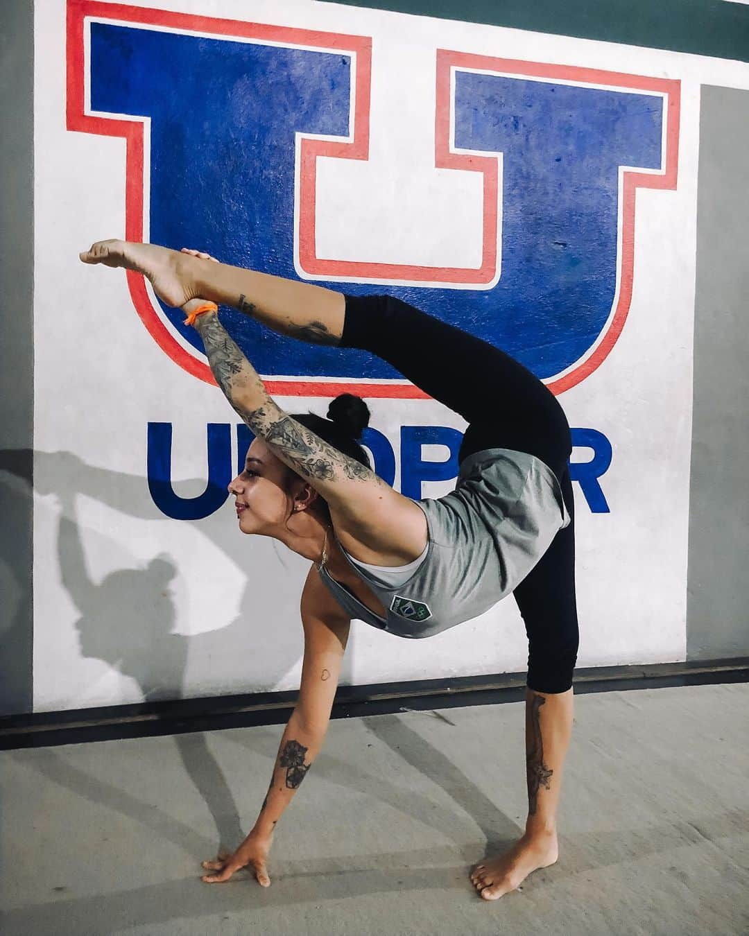 ガブリエル・モラエスさんのインスタグラム写真 - (ガブリエル・モラエスInstagram)「2nd home 💙❤️ . . . . #gym #gymnastics #rhythmicgymnastics #rhythmic #gr #rg #ginastica #ginasticaritmica #flex #flexibility #flexibilidade」11月25日 5時37分 - gabixmoraes