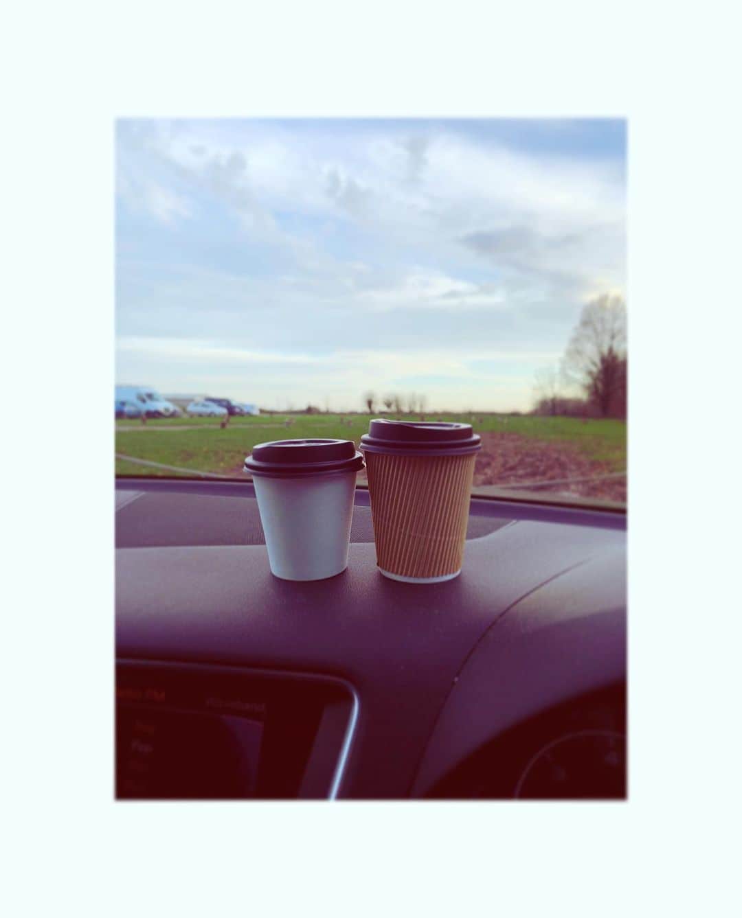 のインスタグラム：「Hot chocolate drive thru date with the biggest bug, while baby bug naps 😴❤️ Thank you @jollynicefarmshop 😋」